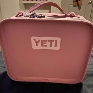 YETI sandstone pink Lunch Box